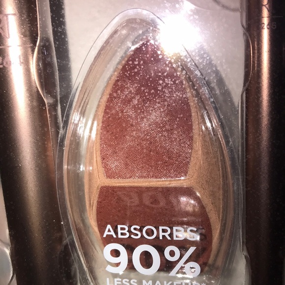 ✨🆕Brand New Item!Real Techniques Makeup Saver Sponge + Brush Trio!✨ - Picture 2 of 10